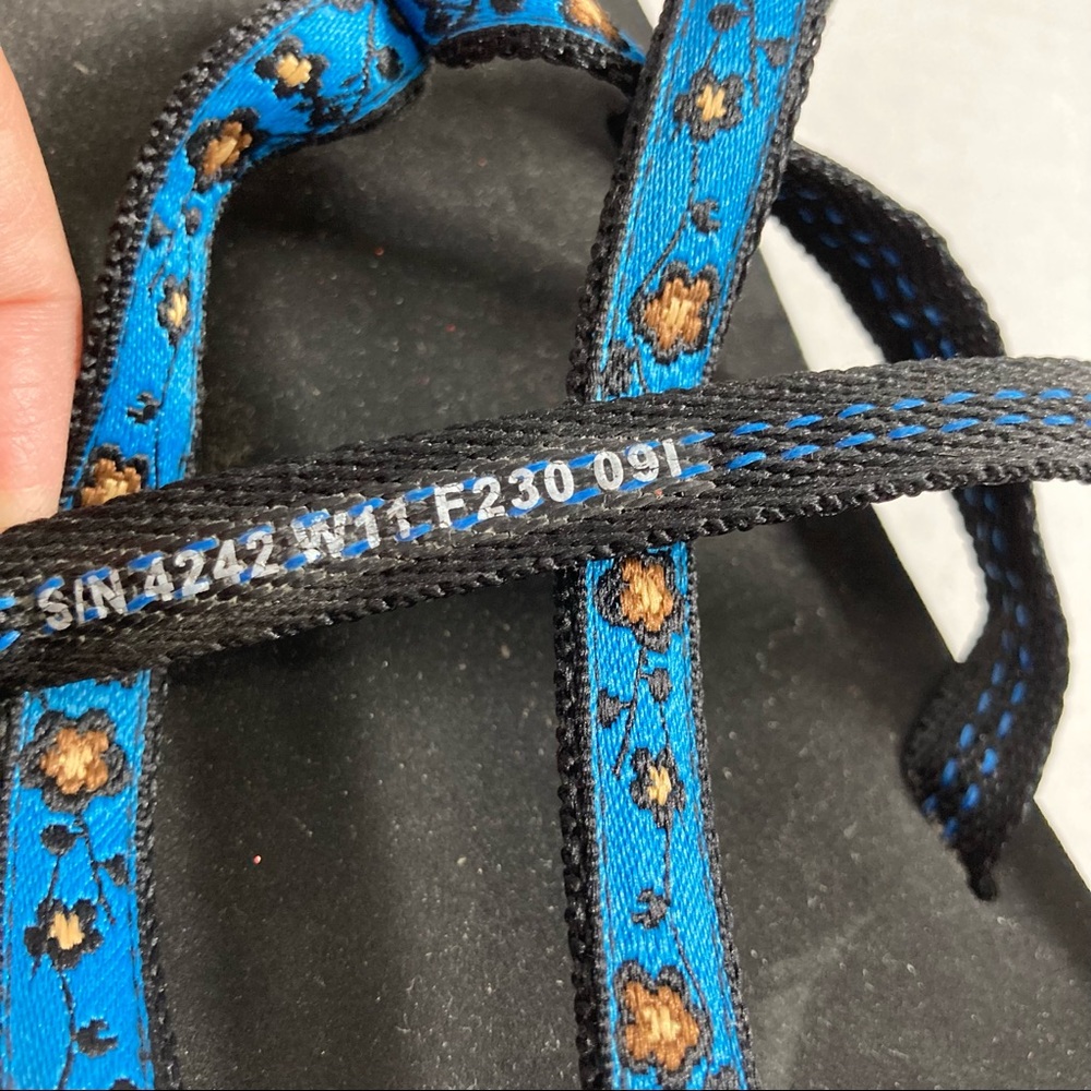 Teva Strappy Flip Flop Thong Sandals Blue Floral - Picture 9 of 10